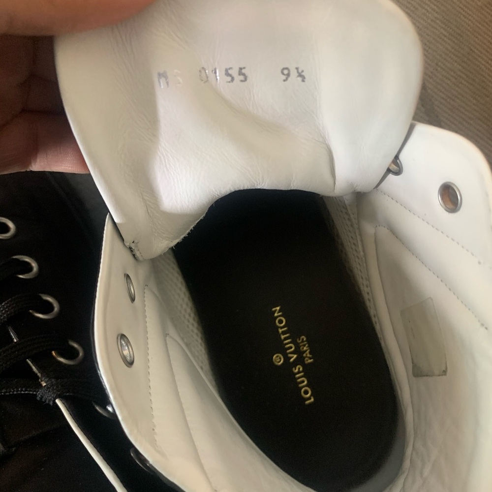 Louie Vuitton sneakers size 9.5 - Picture 10 of 10